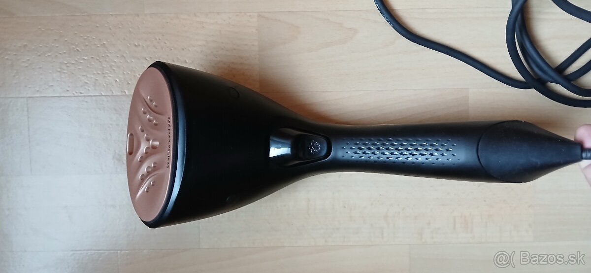 Predám ručnú naparovaciu žehličku - 6