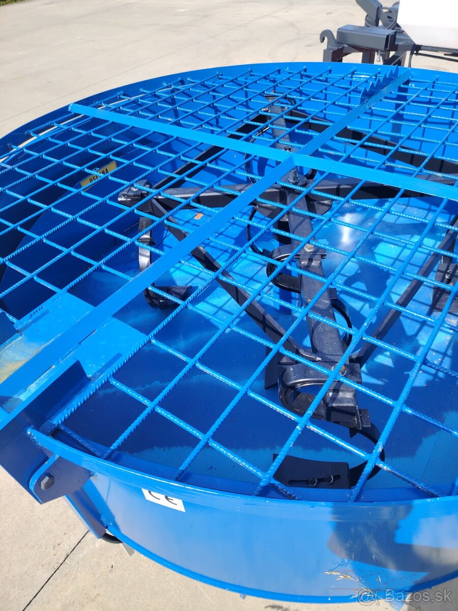 ELEKTRICKÁ MIEŠAČKA 1200L - 6