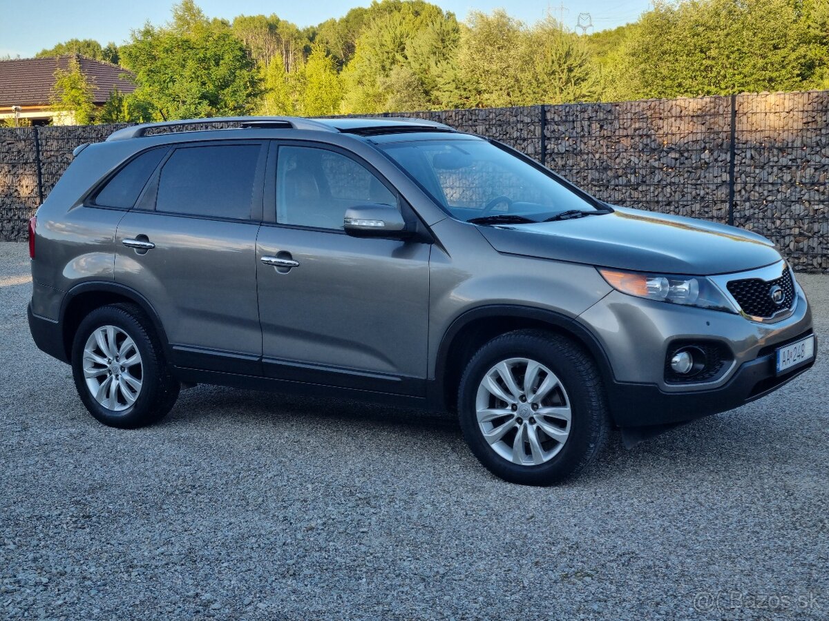 KIA SORENTO 2,2CRDi 4x4 7.MIESTNE - 6
