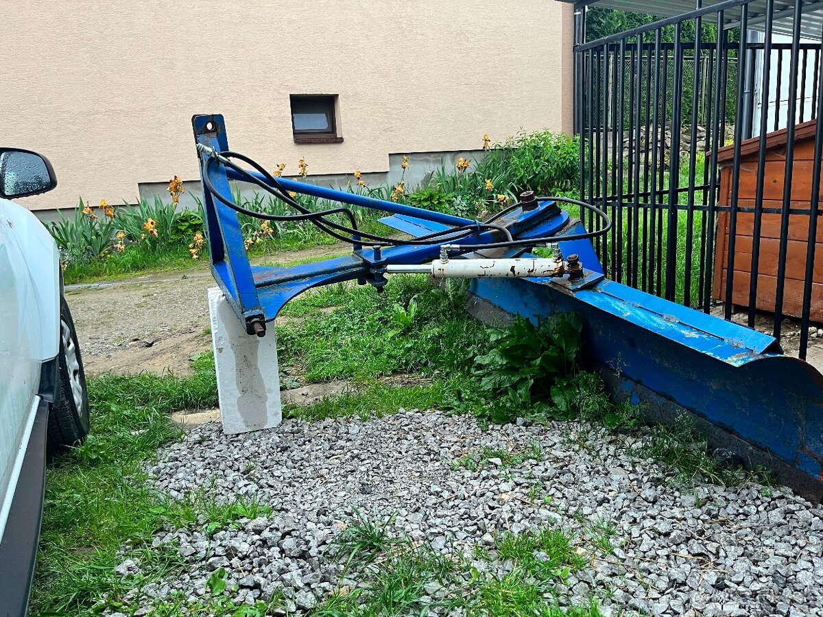 Vymenim traktor s príslušenstvom - 6