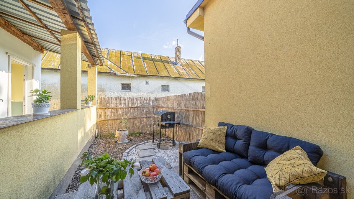 Chyžka v tichej uličke Zálužíc - 6