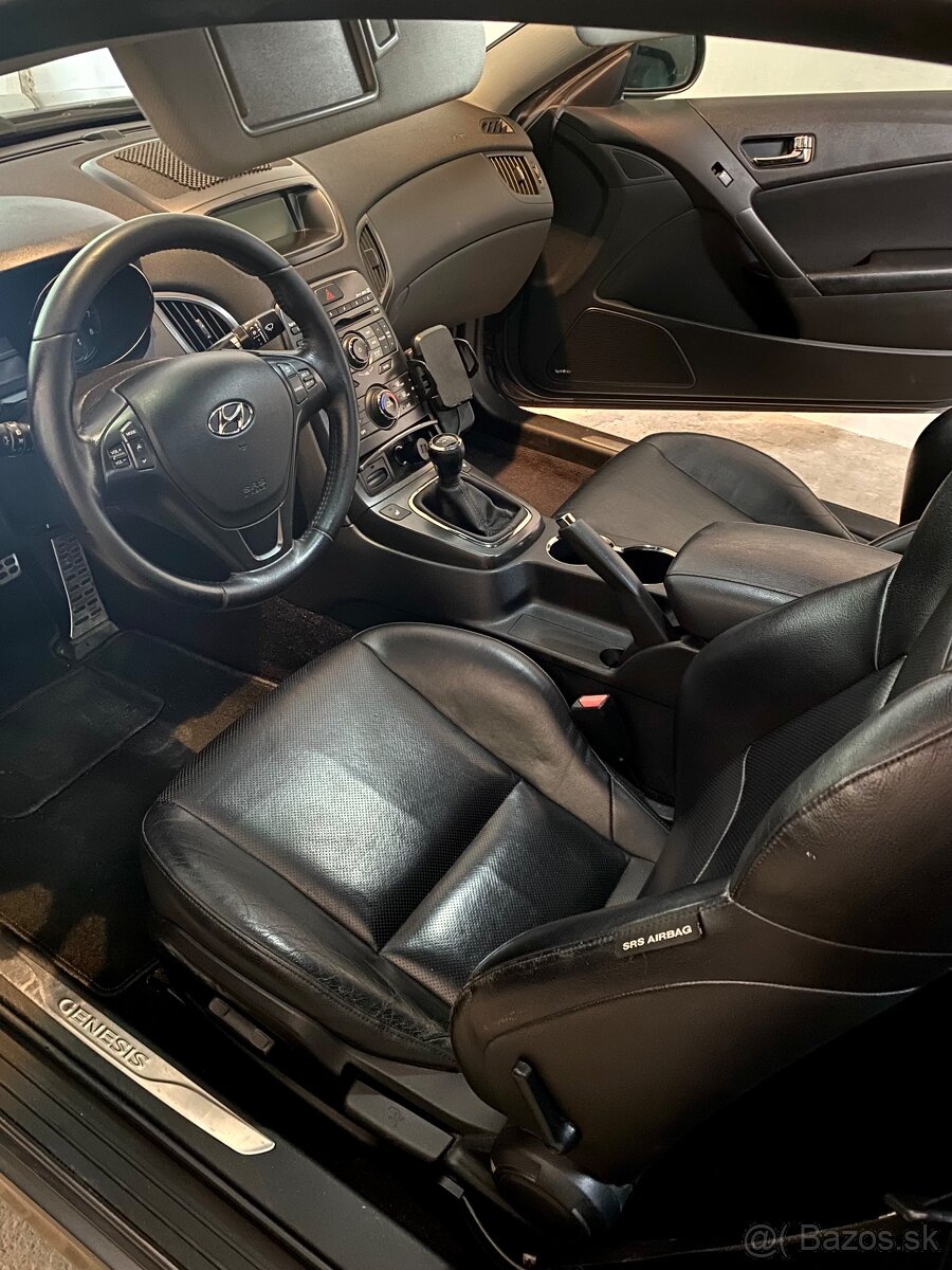 Hyundai Genesis Coupe 2.0T - 6