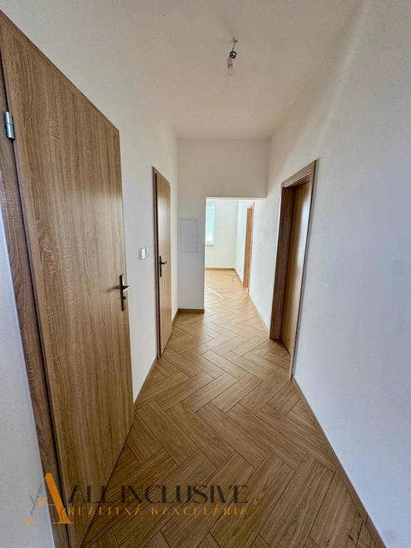 ALL INCLUSIVE l NA PRENÁJOM 4 IZBOVÉ RODINNÉ DOMY , ČENKOVCE - 6