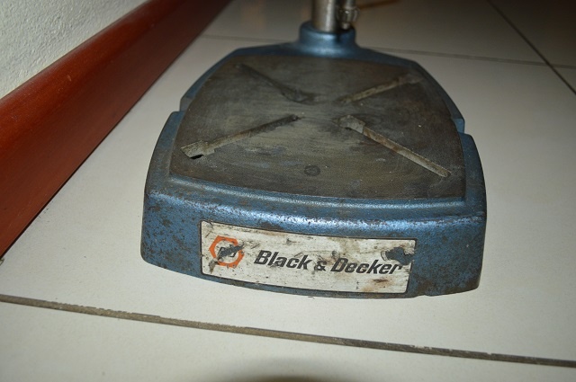 predam masivny liatinovy stojan s vrtackou B&D - 6