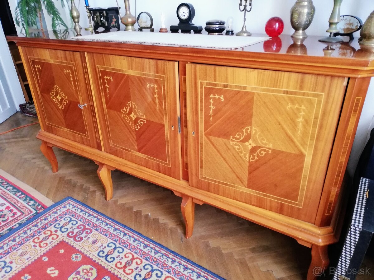 Jedálenská suprava
- 6