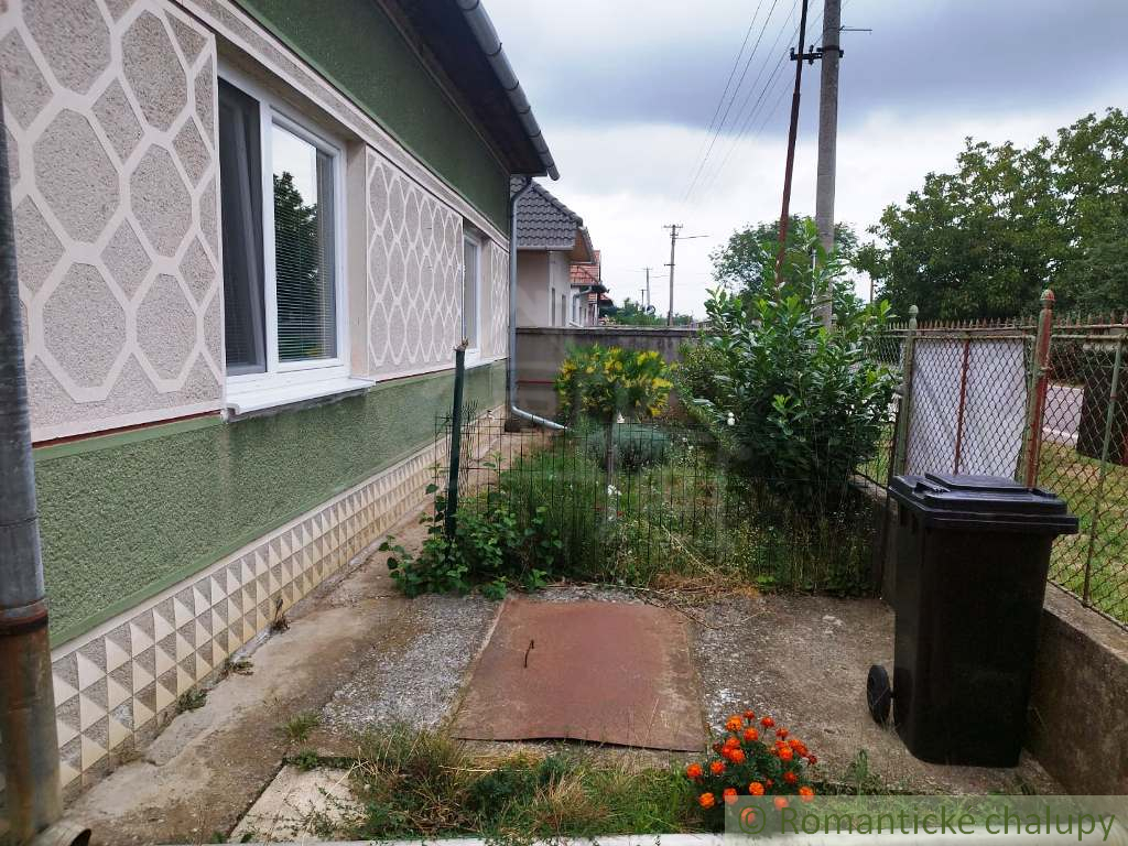 Gazdovský dom s dvomi prístupmi na 1310 m2 pozemku v Čate - 6