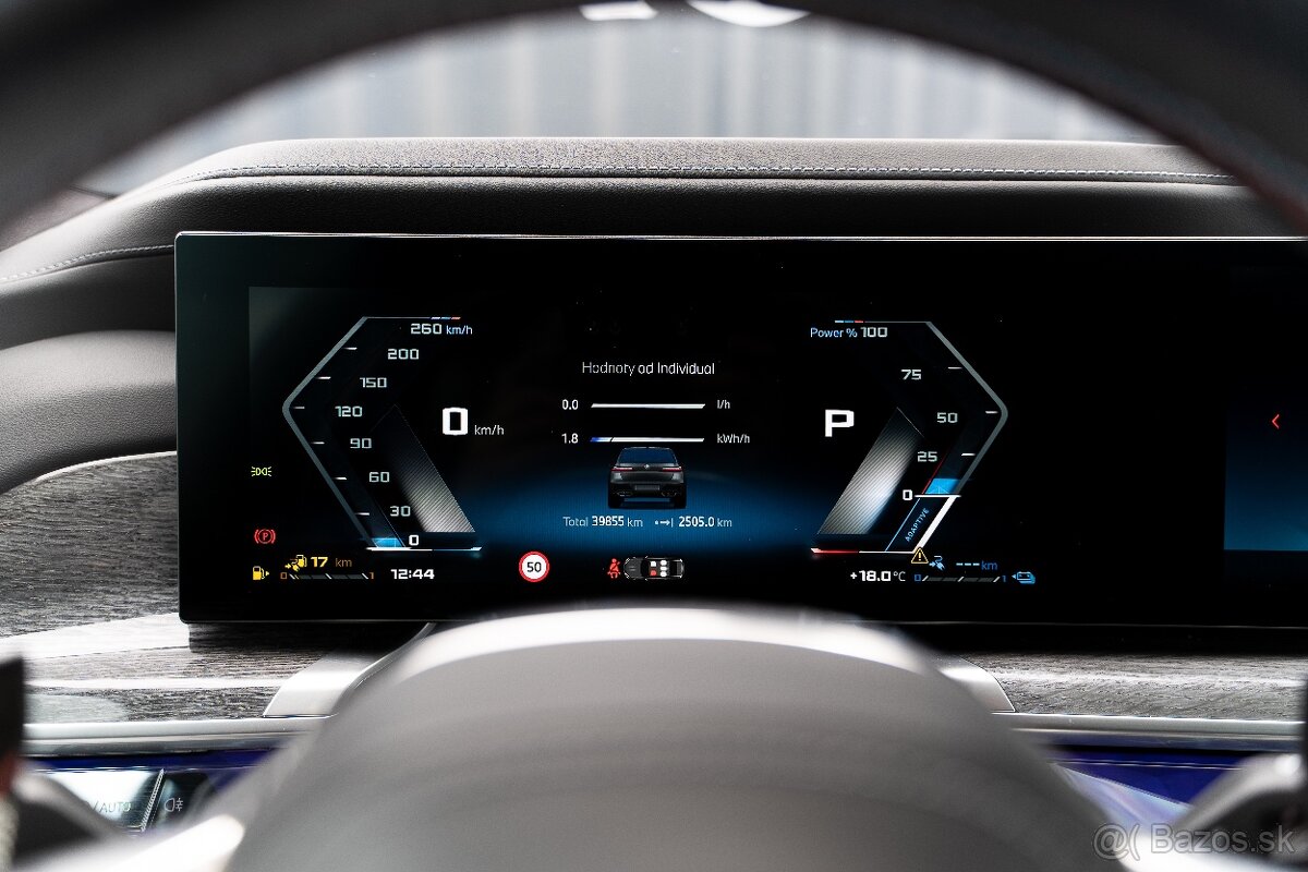 BMW M760e xDrive A/T Na prenájom - 6