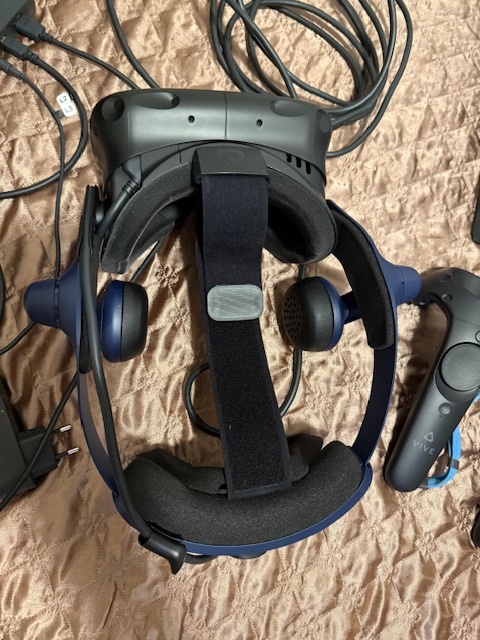 HTC Vive pro 2 + 1TB HDD + VR hry - 6