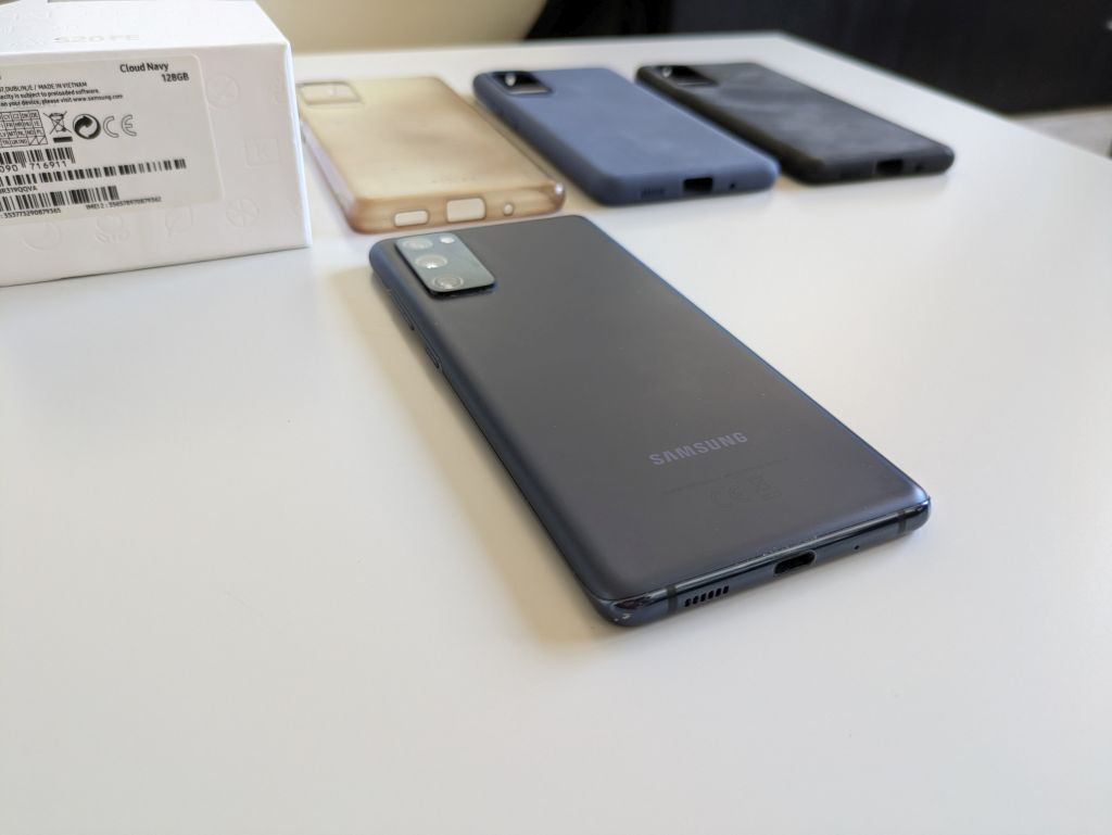 Predám Samsung Galaxy S20 FE - 6