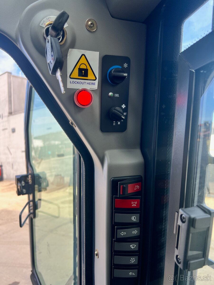 Šmykom riadený nakladač Sunward SWL3230 - 6