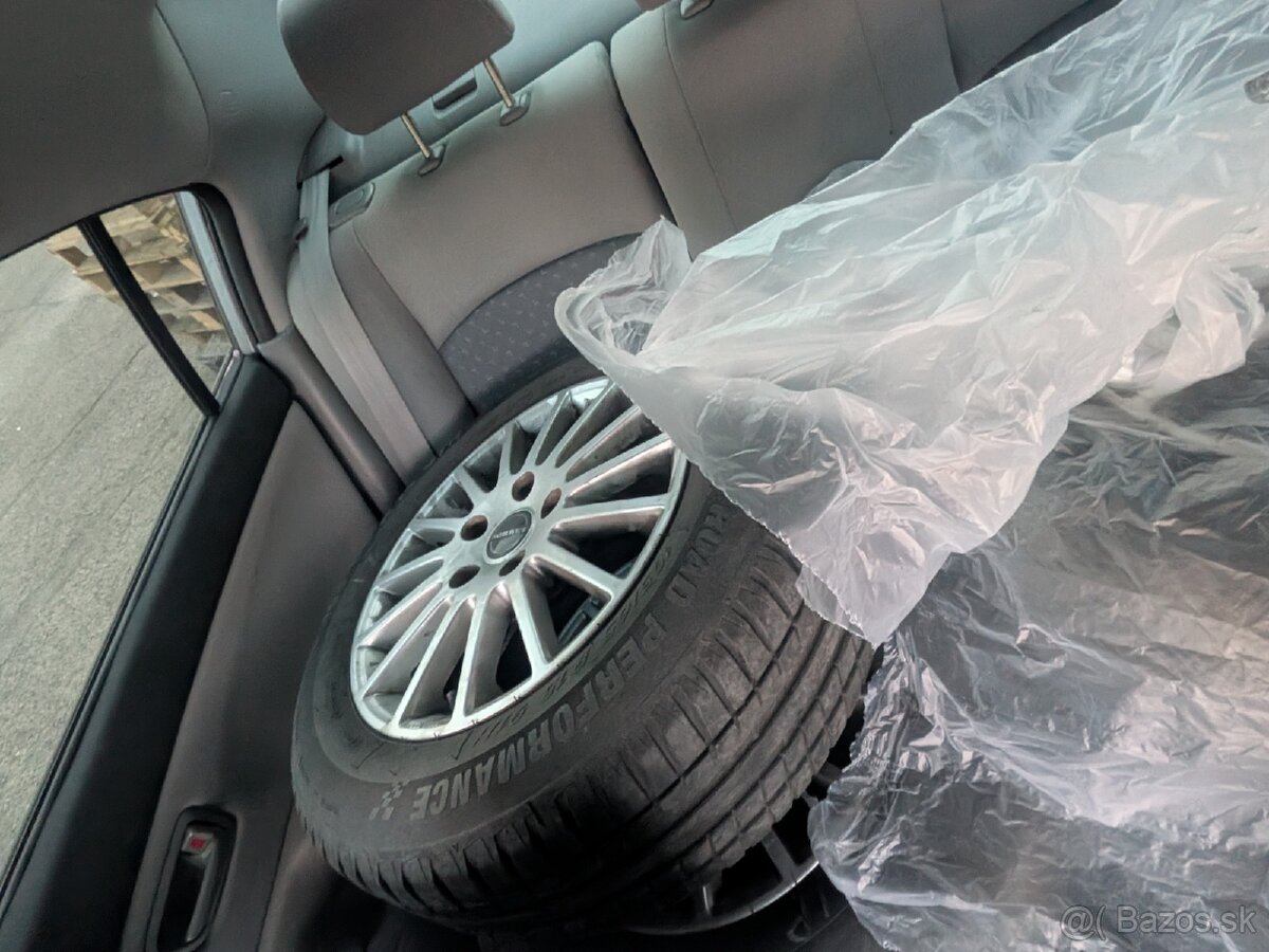 Predám mazdu 3 1.6 77kw benzín 2004 - 6