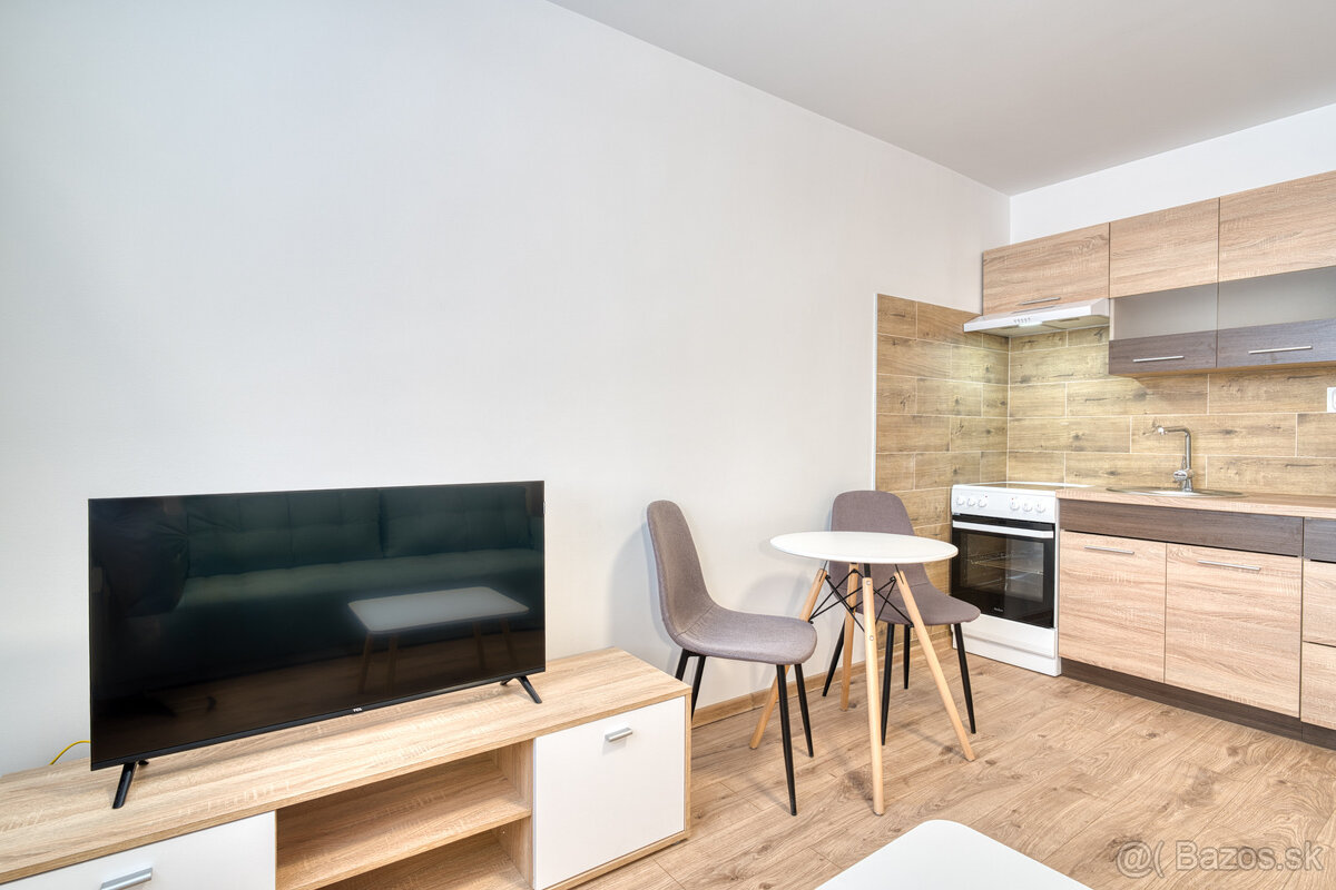 Na prenájom garsónka v centre Serede - 6