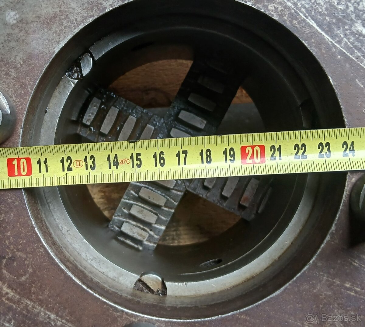 Na predaj 4-čeľusťová univerzála 315 mm na sústruh - 6