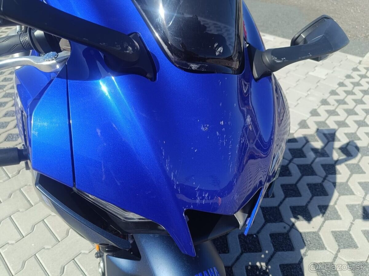 Yamaha R1 - 6