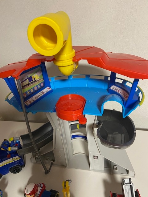 Labková patrola VEĽKÁ ZÁKLADŇA SO ŠMÝKAČKOU + CHASE FIGÚRKA - 6