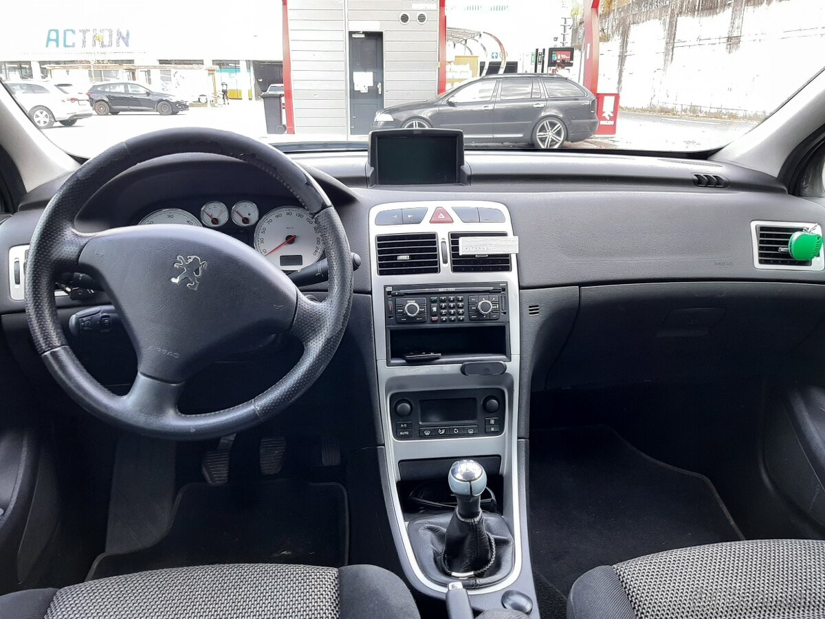 Peugeot 307 SW 1.6 diesel 80 kW 7 miestne - 6