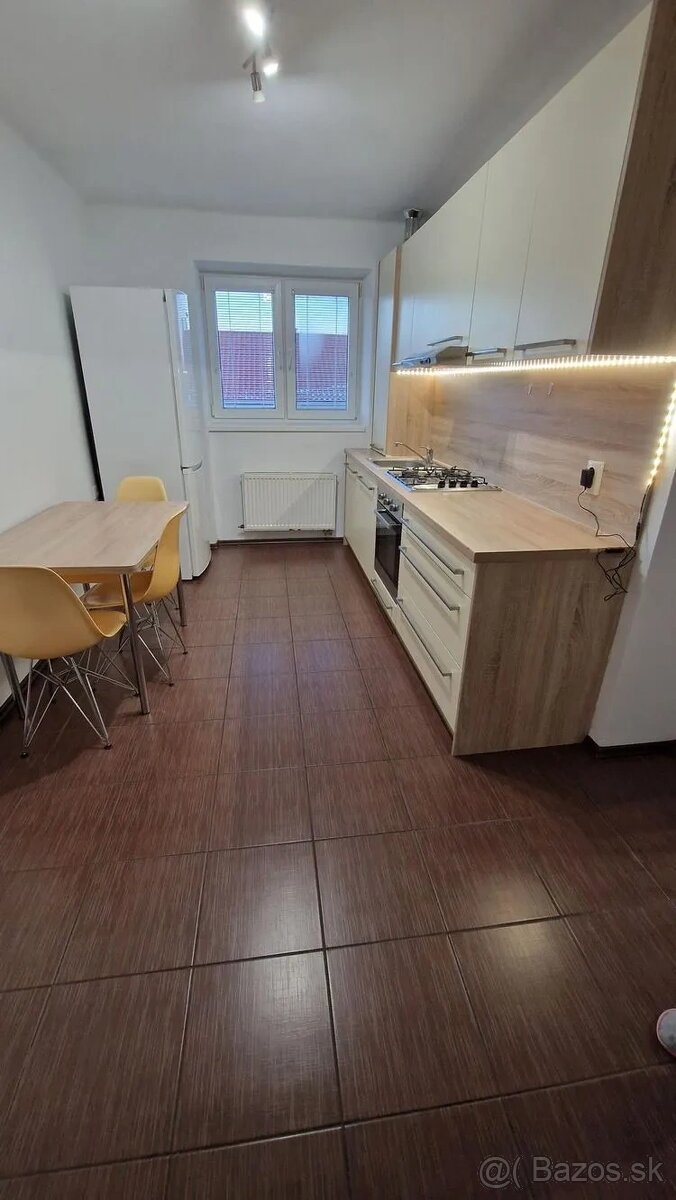 Prenájom 2 izb.byt, ul. Jarmočná Nitra Centrum - 6