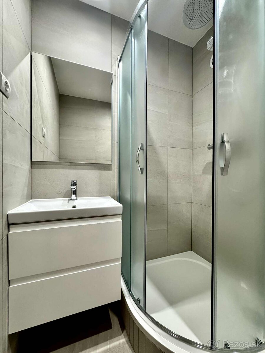 Prenájom 3,5- izbový byt s balkónom a loggiou vo VK - 6