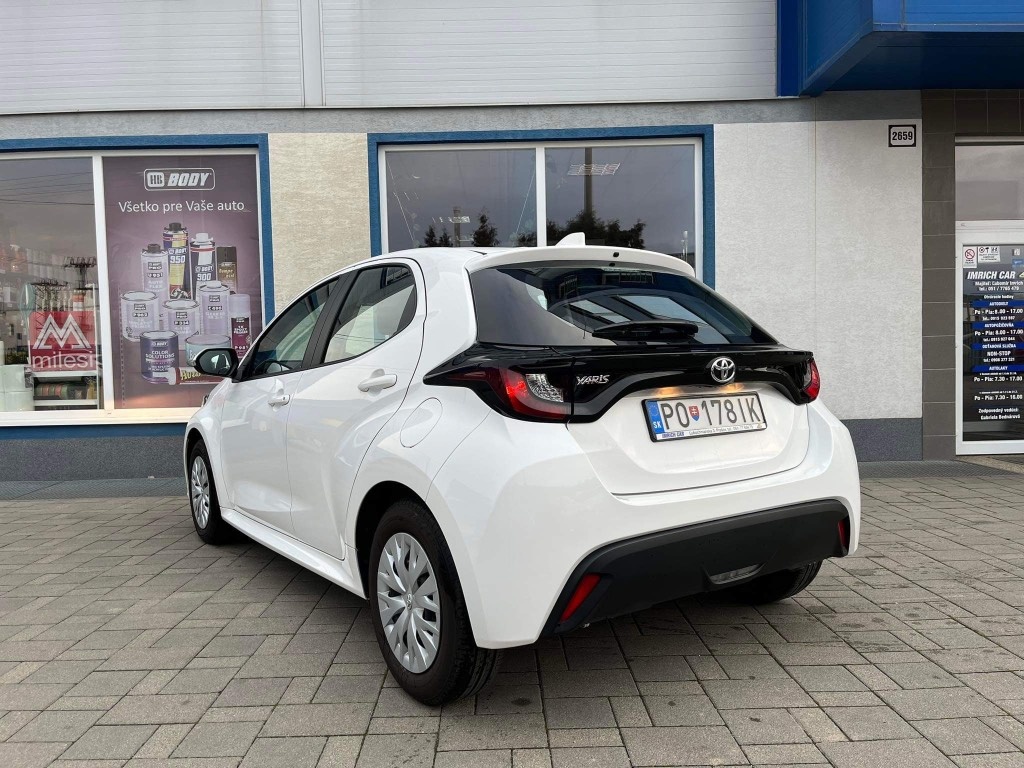 Toyota Yaris 1.0 - 6