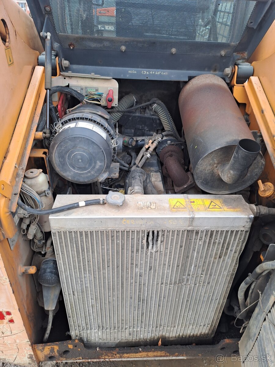 UNC šmykom riadený nakladač - 6