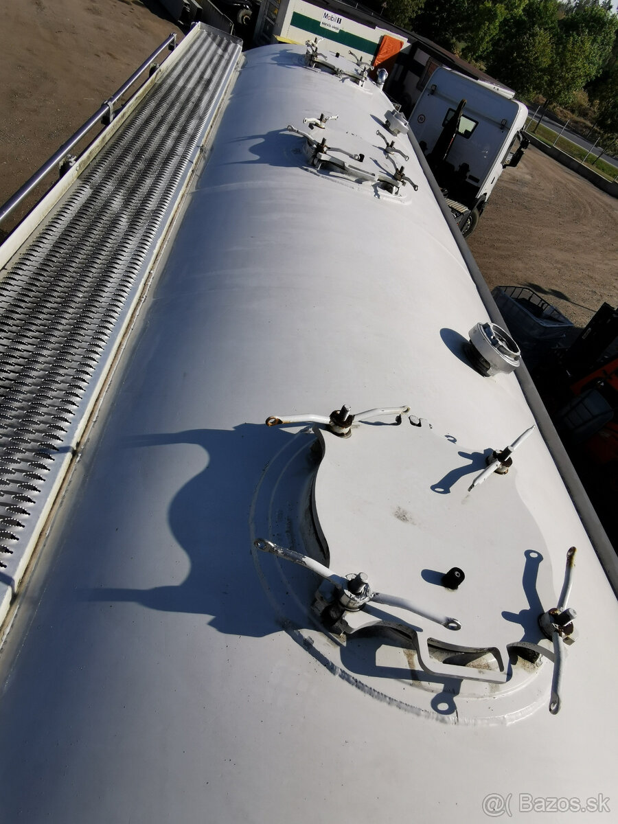 Prodám cisternový přívěs FELDBINDER HEUT 31 m3 na mouku - 6