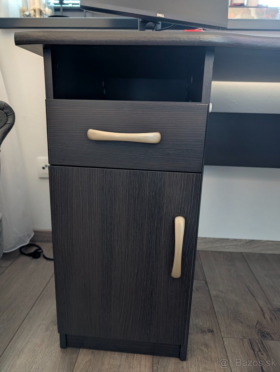 Predám stôl, knižnicu, komodu - 6