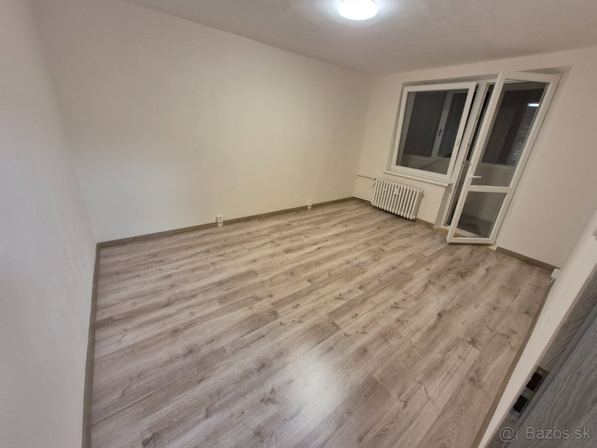 Jednoizbový, kompletne zrekonštruovaný byt s balkónom v RA - 6