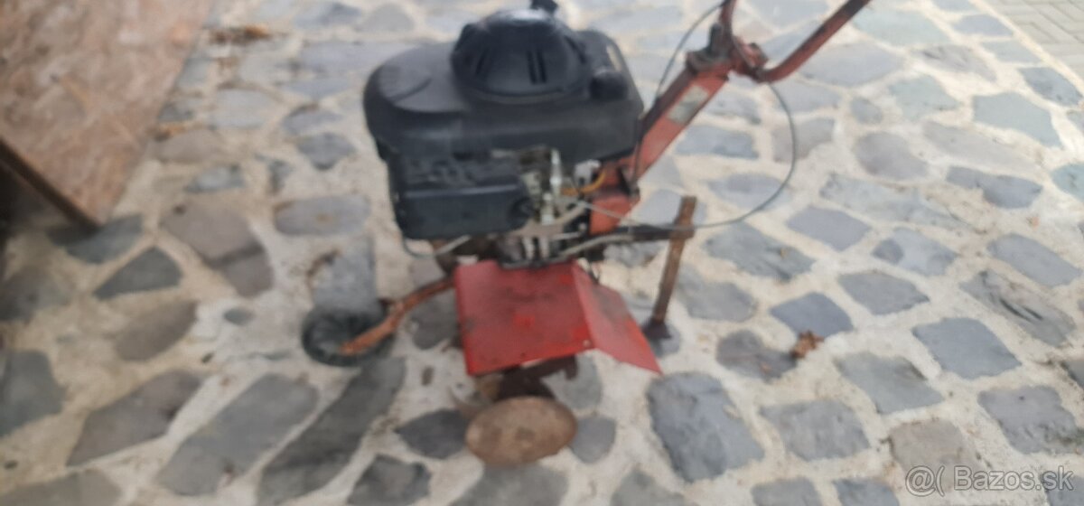 Motorový štvor taktový kultivátor. - 6