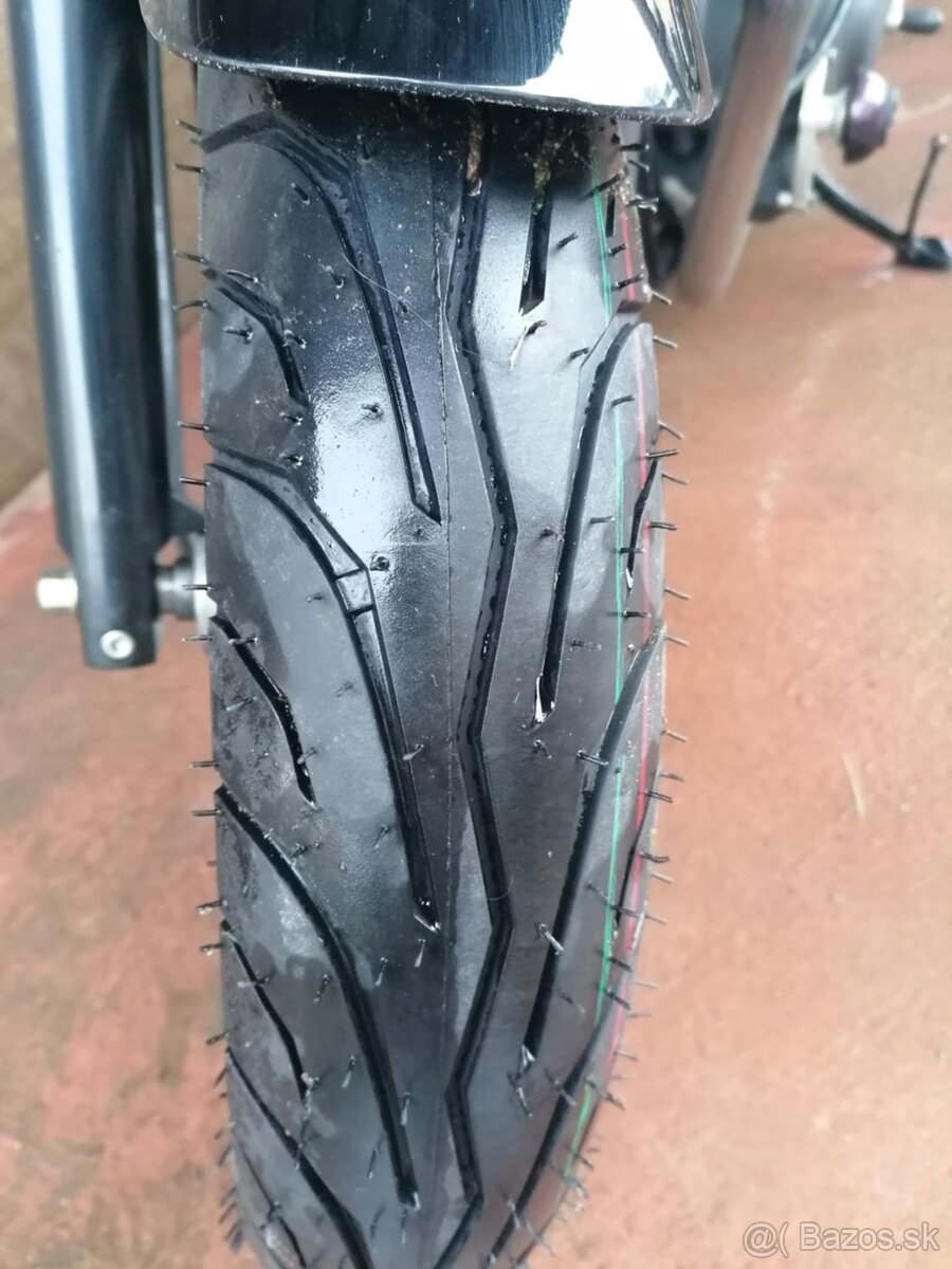 Triumph Bonneville 900 - 6