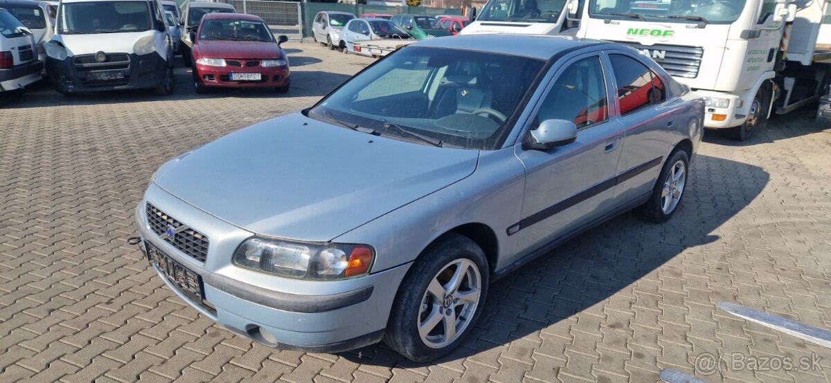 Lacno rozpredám Volvo S60 2001-2010 na náhradné diely - 6