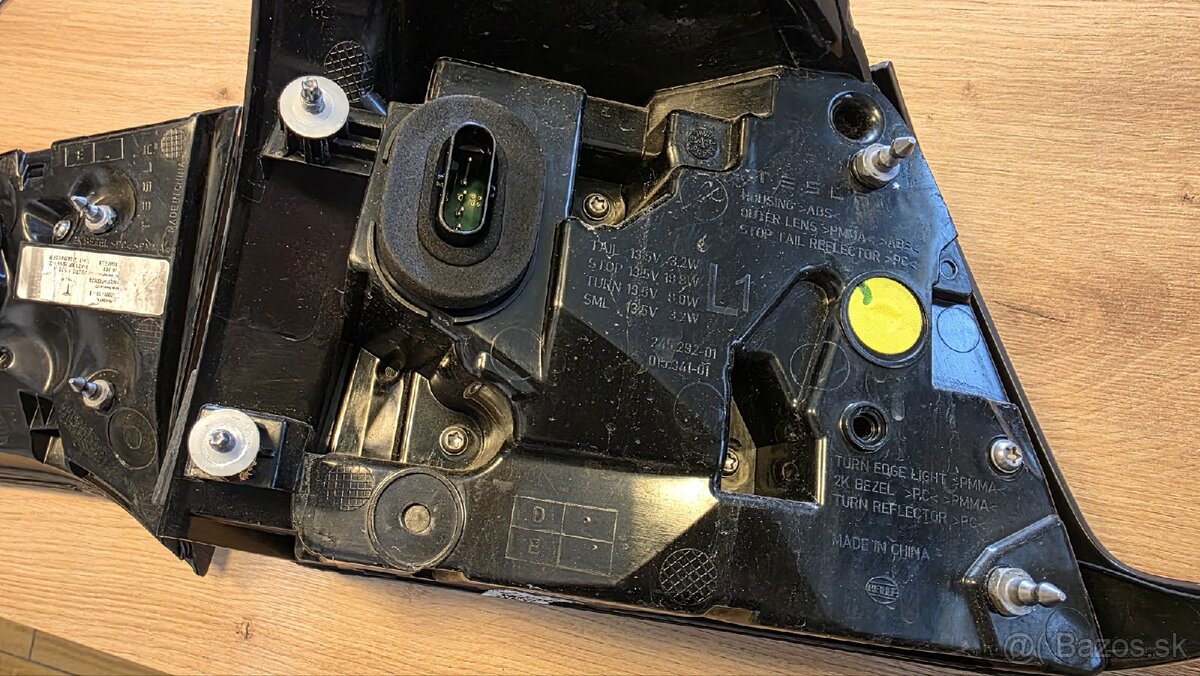 Zadné svetlá Tesla model 3/Y - 6