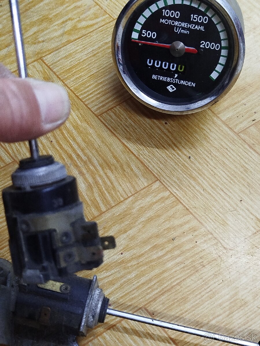 Merač moto hodín, otáčkomer - 6