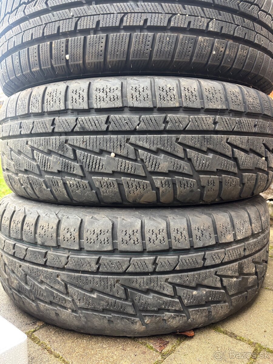 Predám zimné pneumatiky a plecháče Audi r16 - 6