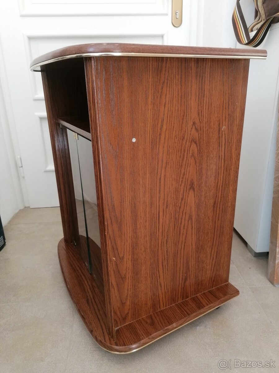 Skrinka pod TV - 6