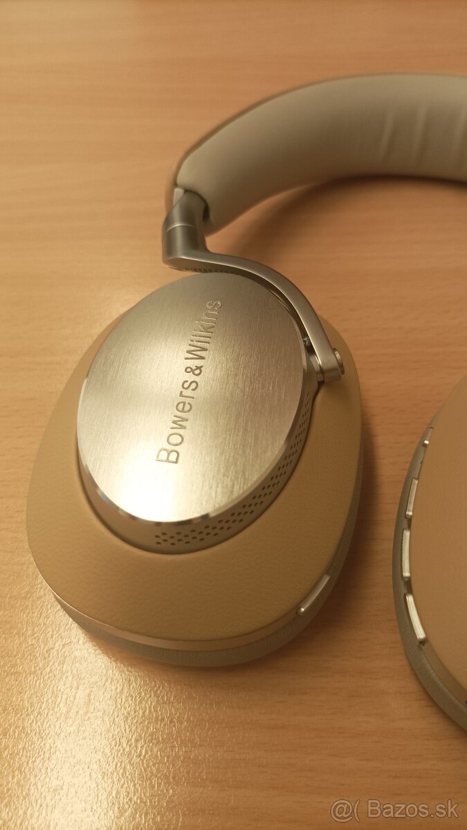 Bowers & Wilkins PX8 - 6