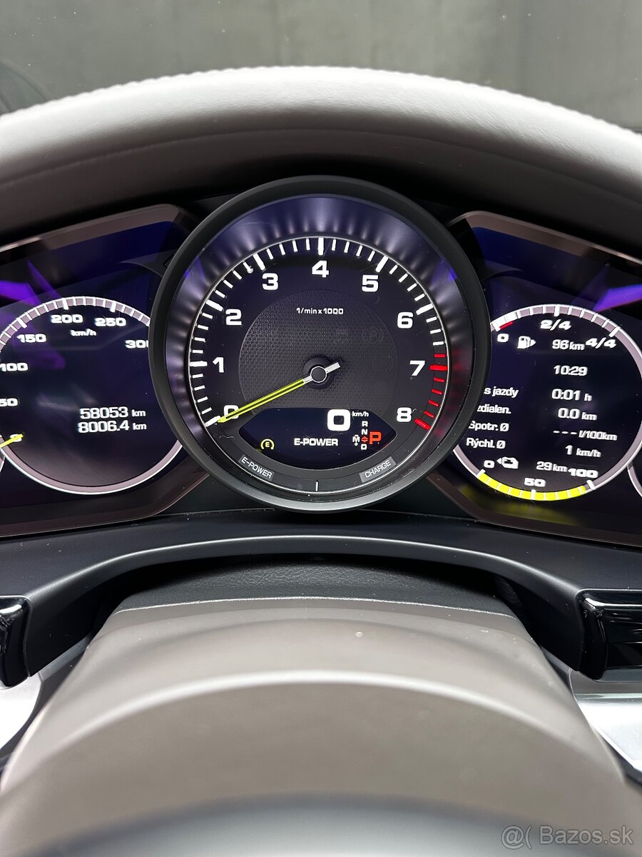 Porsche Panamera 4 E-hybrid II - 6