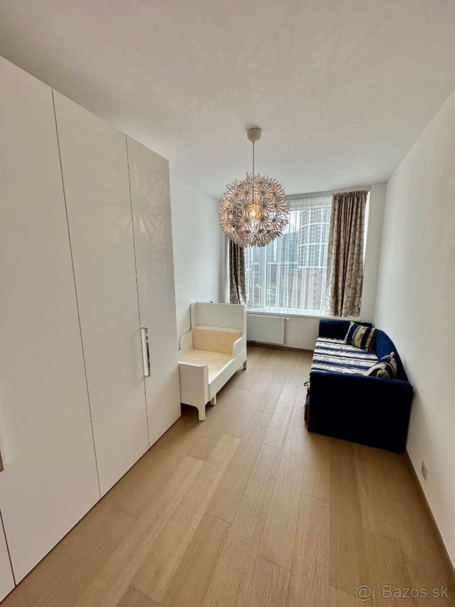 Prenájom 4 izbový byt na Landererovej ulici Bratislavy. - 6