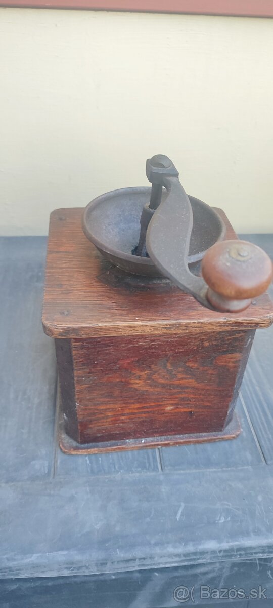 Starý veľký drevený mlynček - 6
