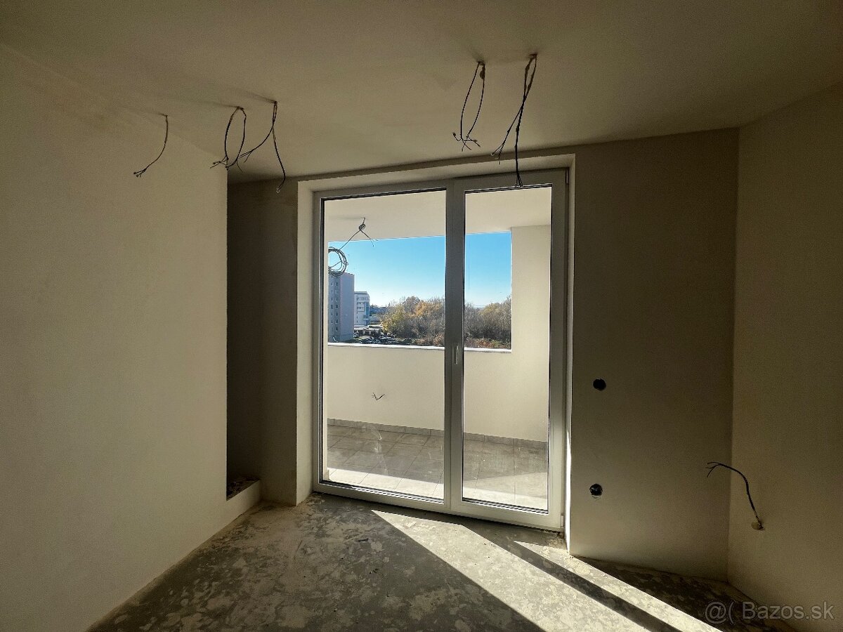 SIMI real - novostavba- 3 izbový byt s lódžiou s každej izby - 6