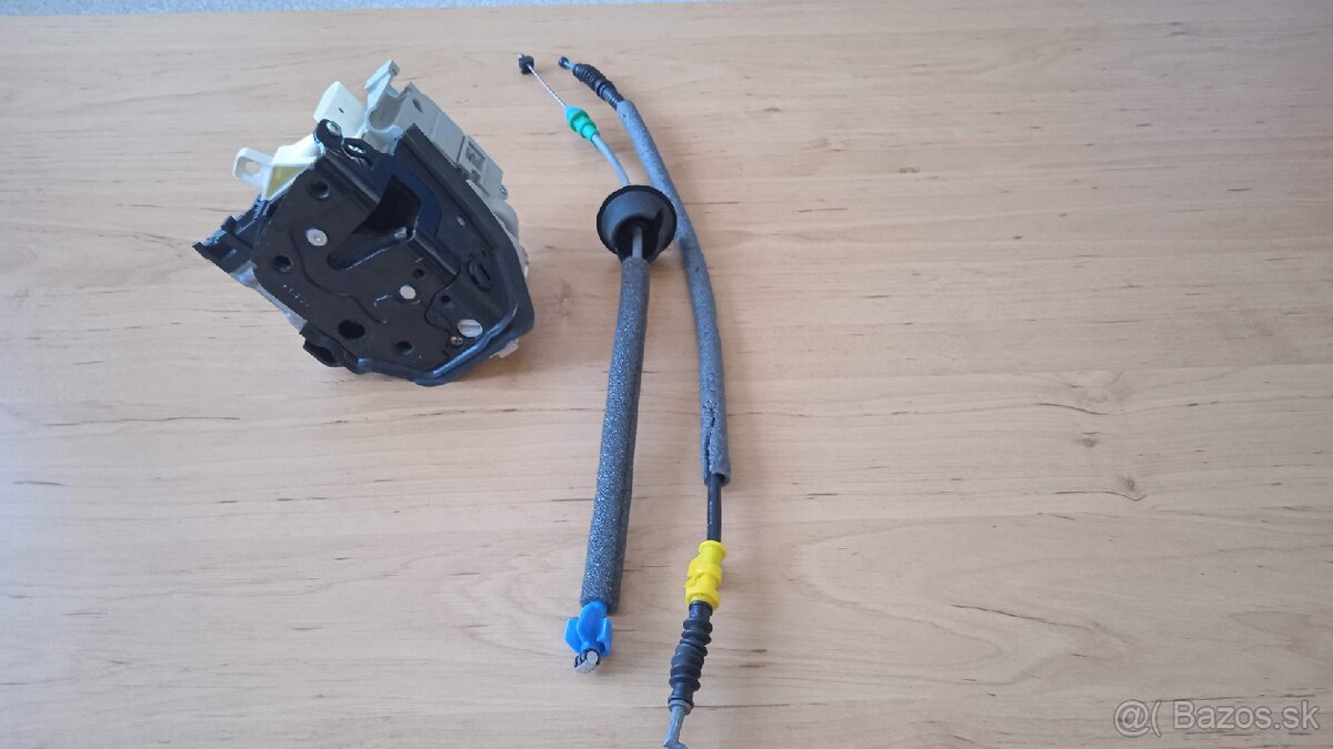 Predám vnútorný zámok,Audi - 6