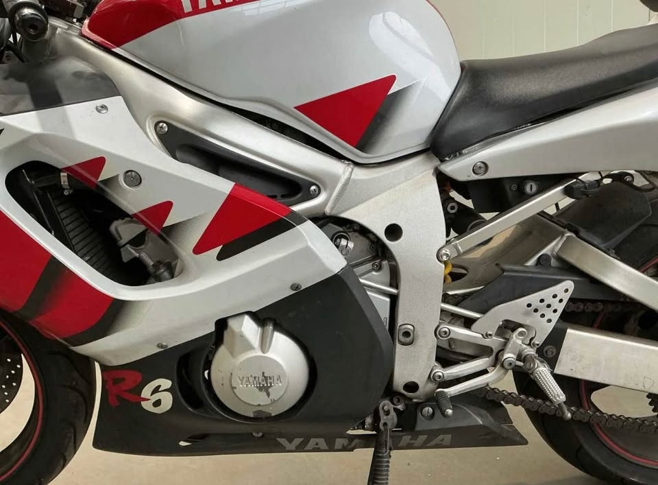 Yamaha YZF-R6 - 6