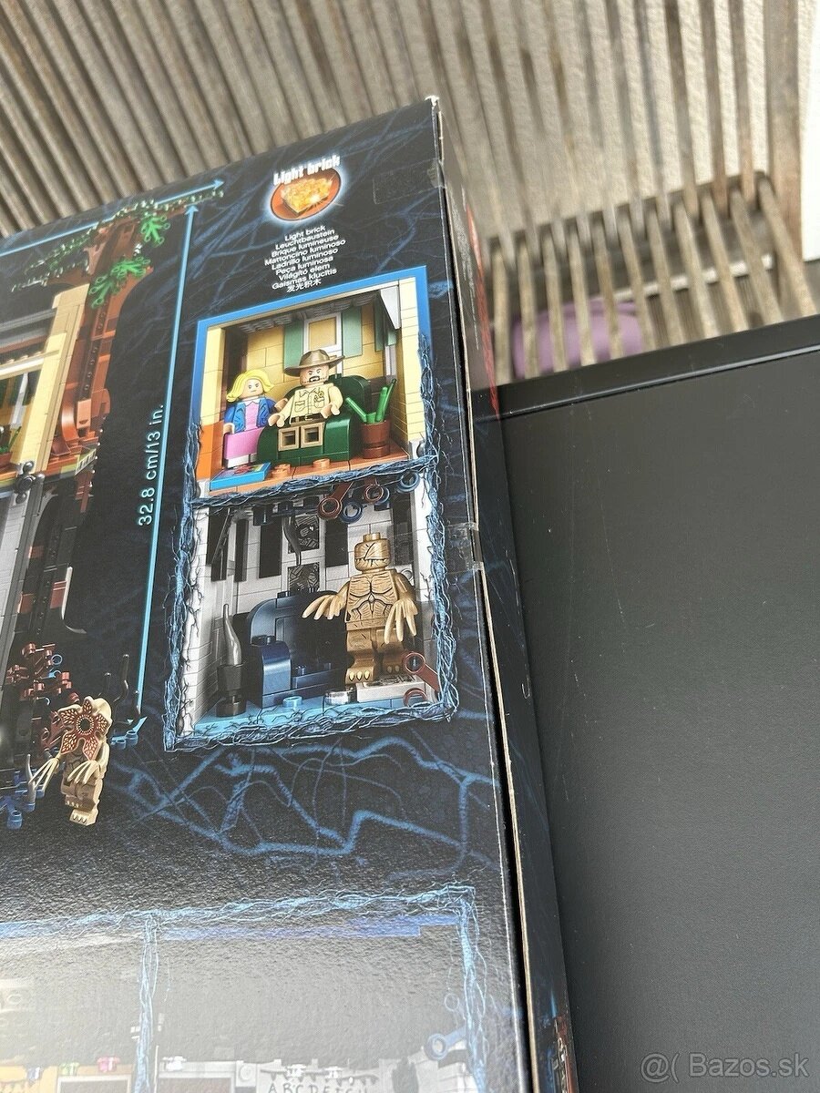 LEGO® Stranger Things 75810 Upside Down - 6