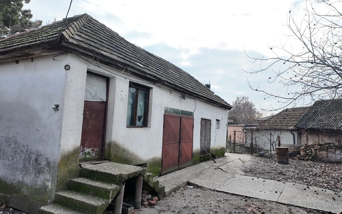 Rodinný dom s možnosťou prerábania v Bake - 6