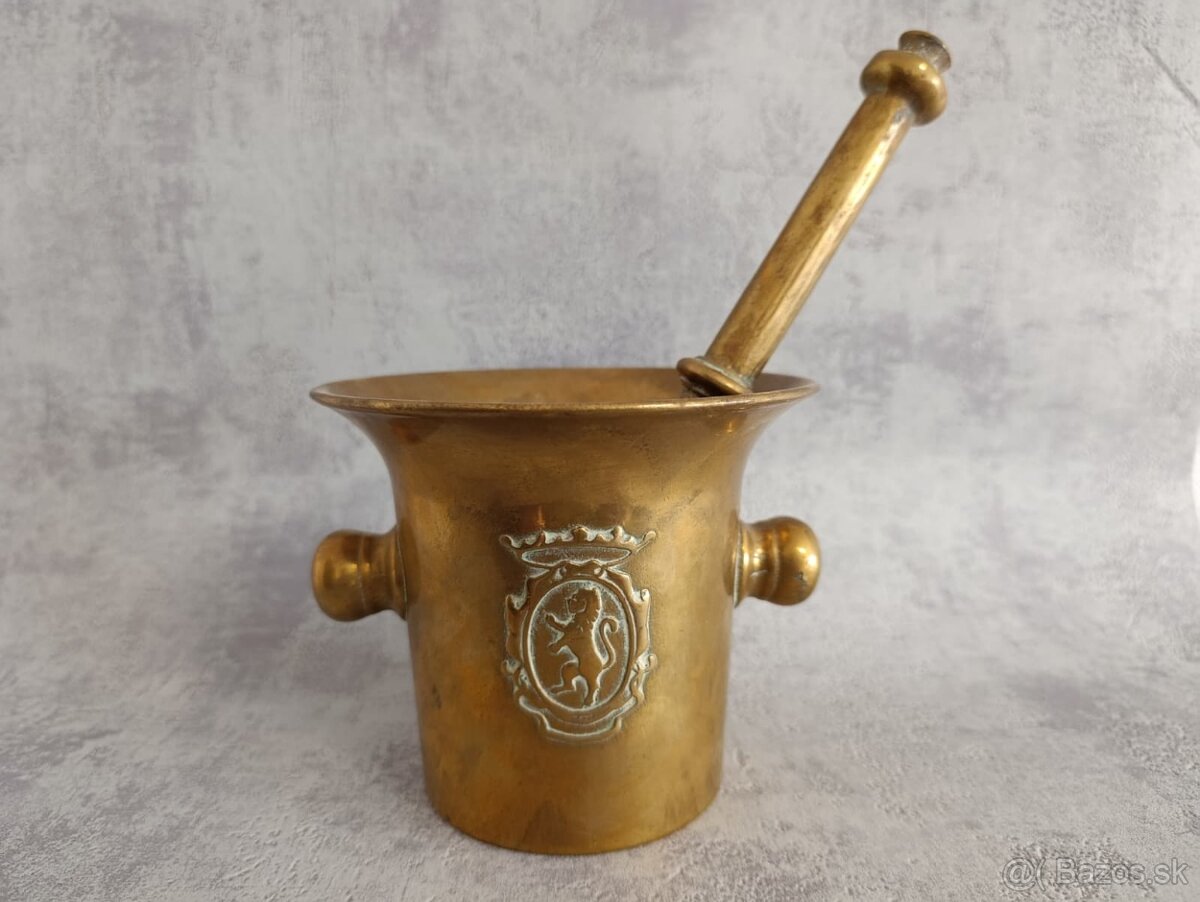 Starý mosazný mažiar s tloukem a erbem - 6