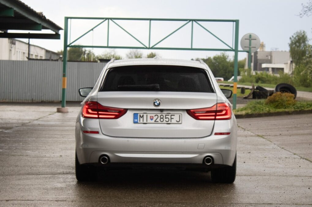BMW 520d Touring z roku 2017 - 6