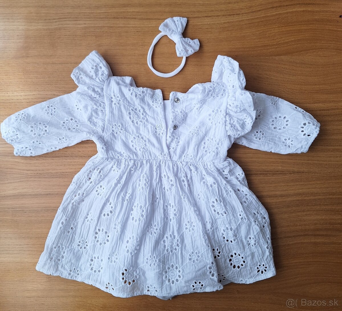 Biele šaty s volánikmi a čelenkou - 6