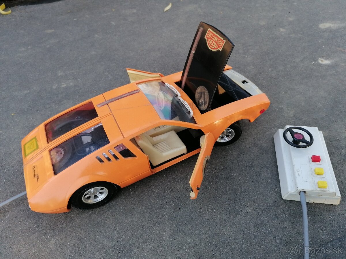 Predám starožitné auto na ovládanie Mangusta 1:12 - 6