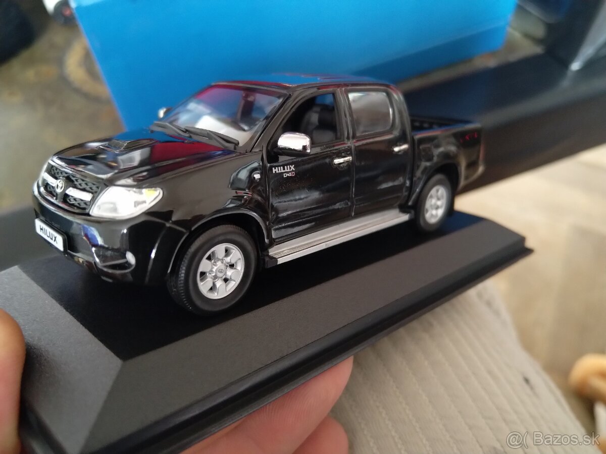 Toyota Hilux 1:43 minichamps model auta - 6