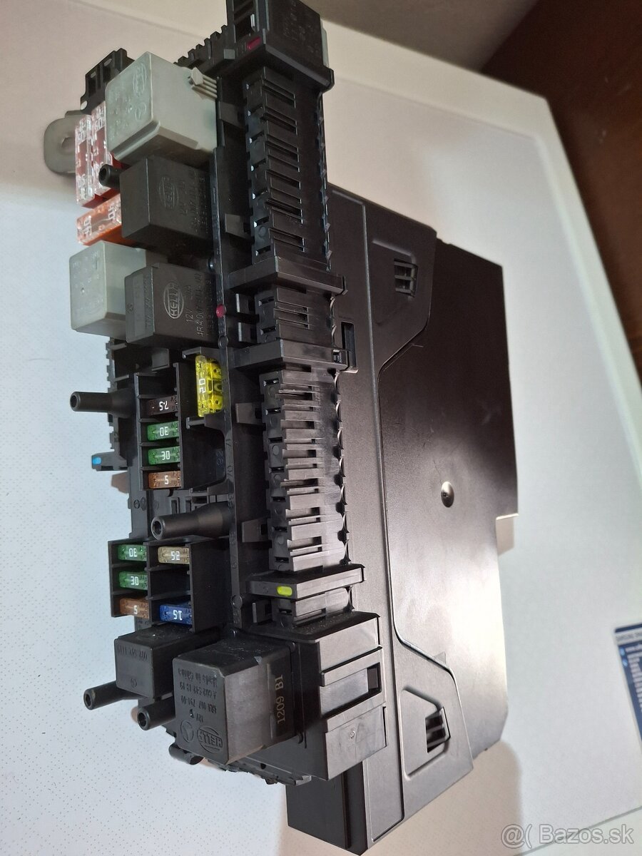 Predám poisťovací modul W204 C180d - 6