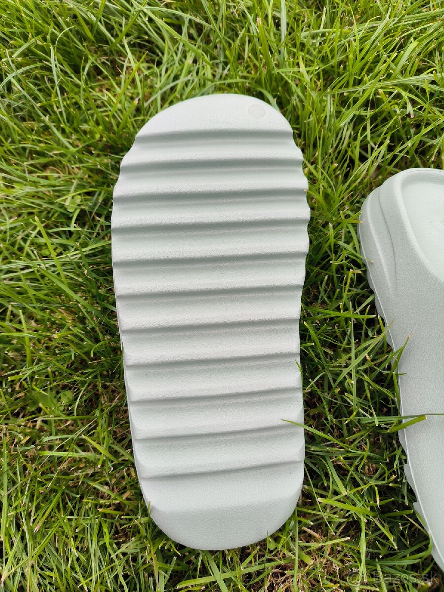 Yeezy Slide Mint 44.5 - 6